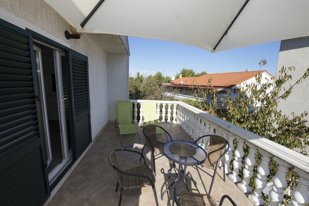 Apartment Jure Слатине Экстерьер фото