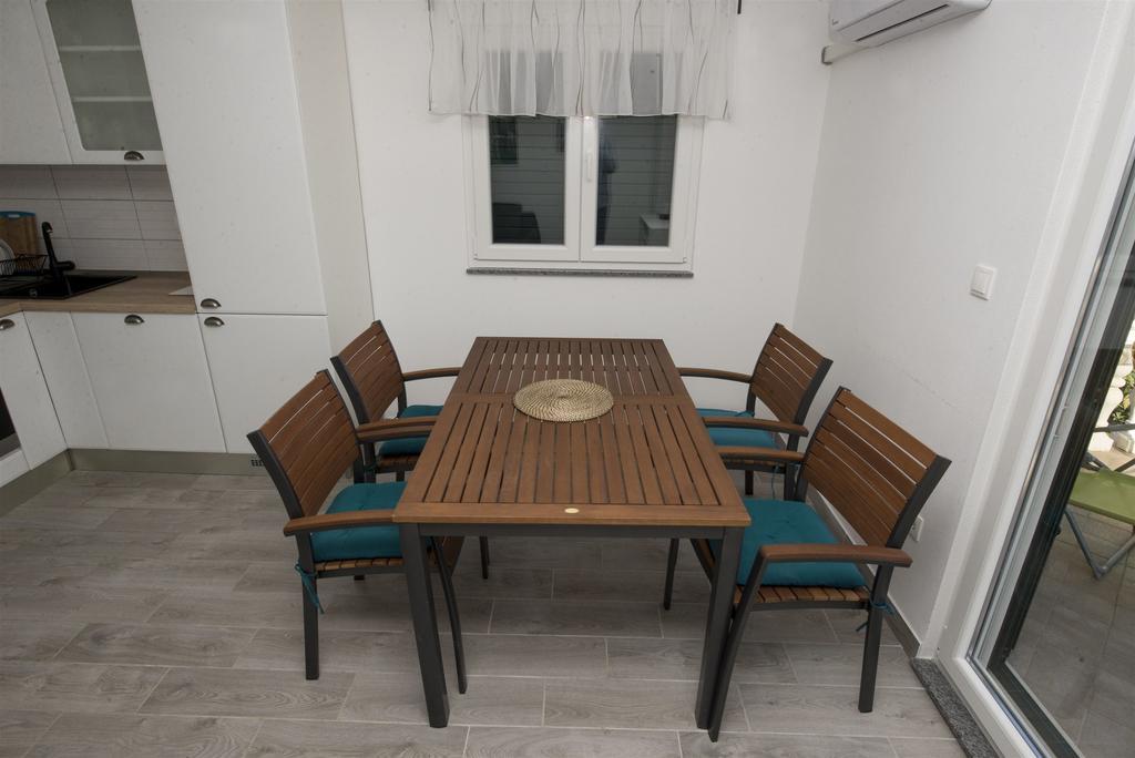 Apartment Jure Слатине Экстерьер фото